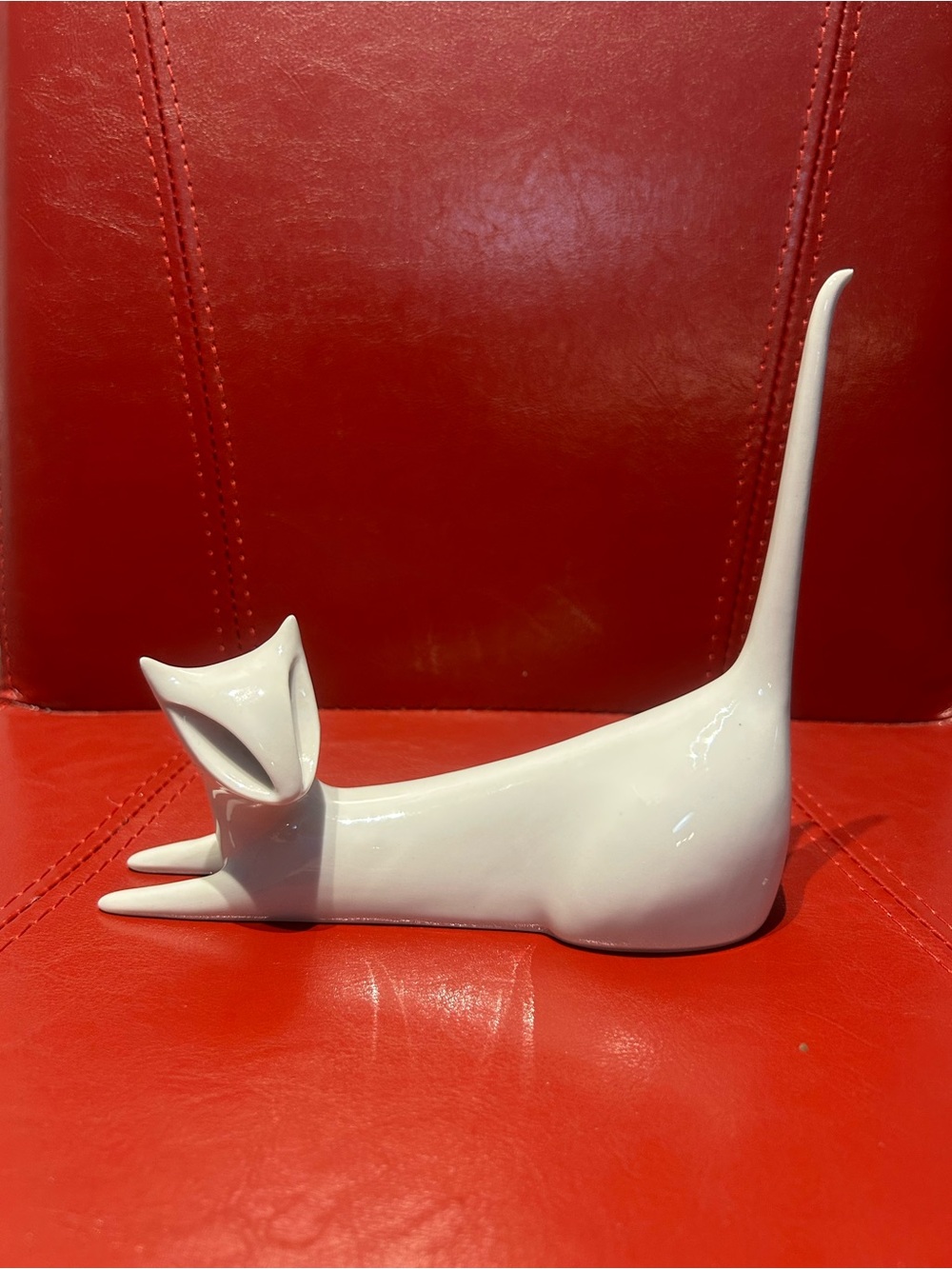 Vintage MCM Royal Dux “Lying Cat” porcelaine figurine.